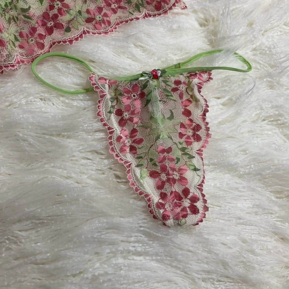 NEW Victoria’s Secret Floral Scalloped Lace Y2K Bralette Cami & Thong Panty Set